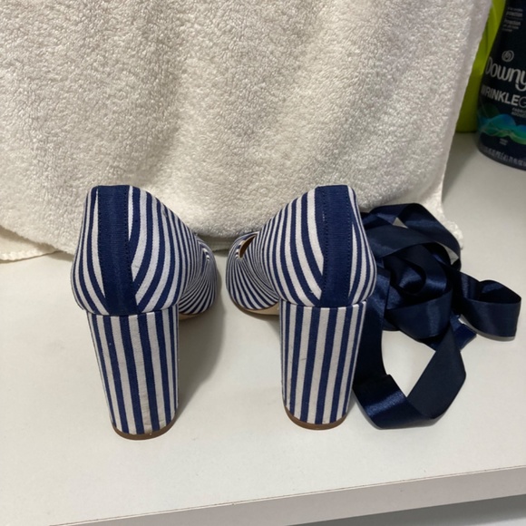 Blue and white strip heel - Picture 2 of 3
